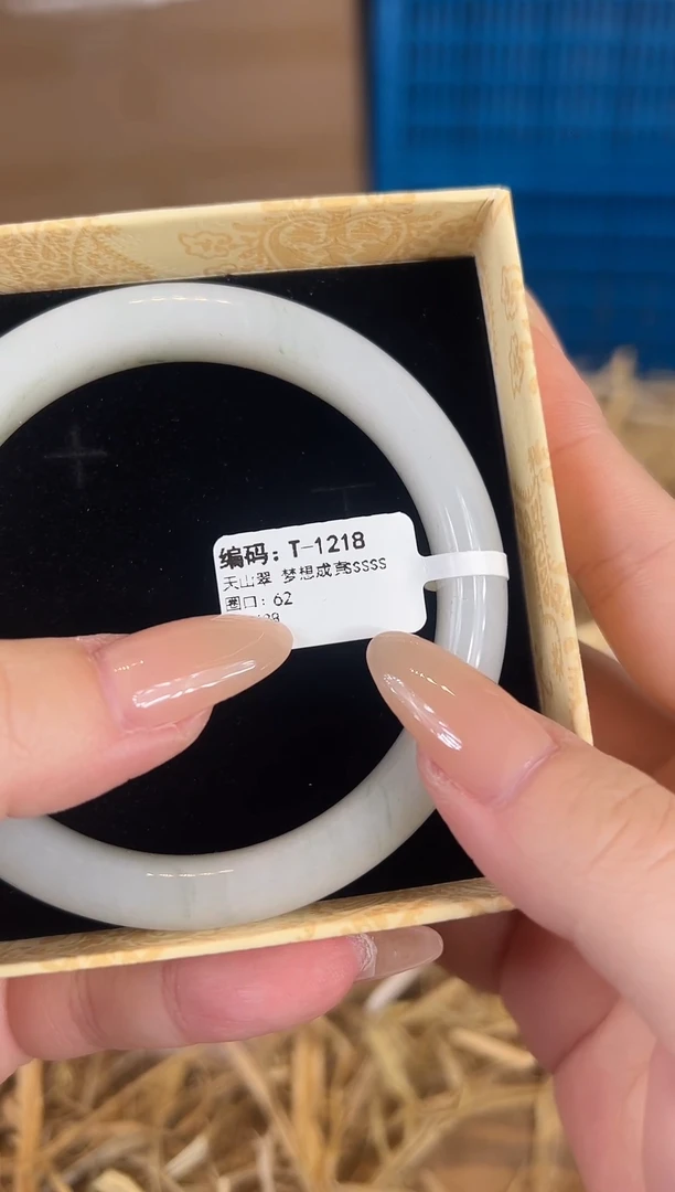 未镶嵌手镯石英质玉T1218