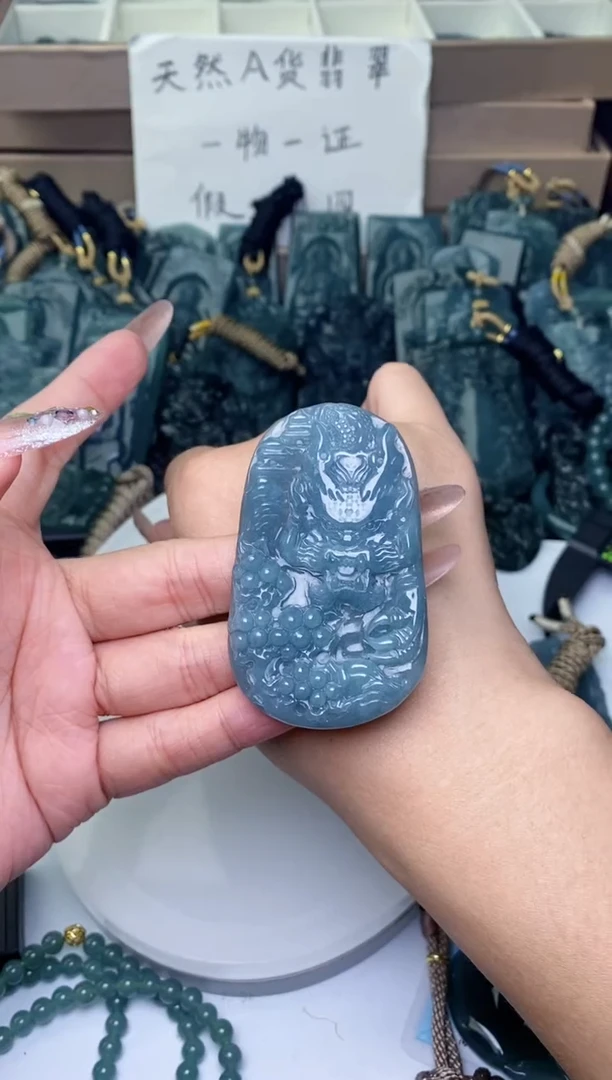颈饰未镶嵌翡翠