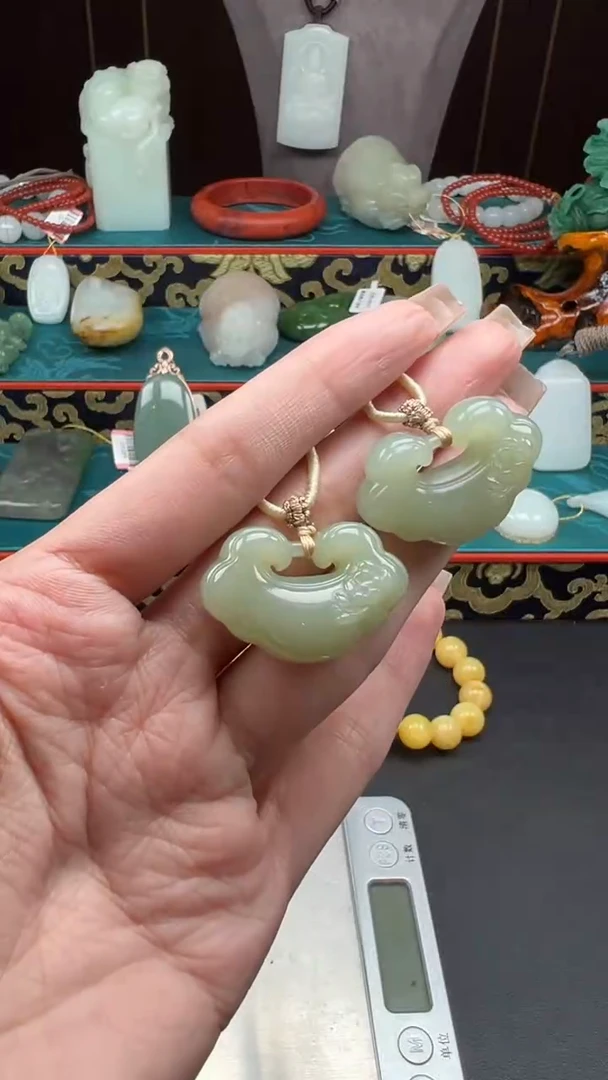 和田玉未镶嵌颈饰吊坠多样性发其一h049