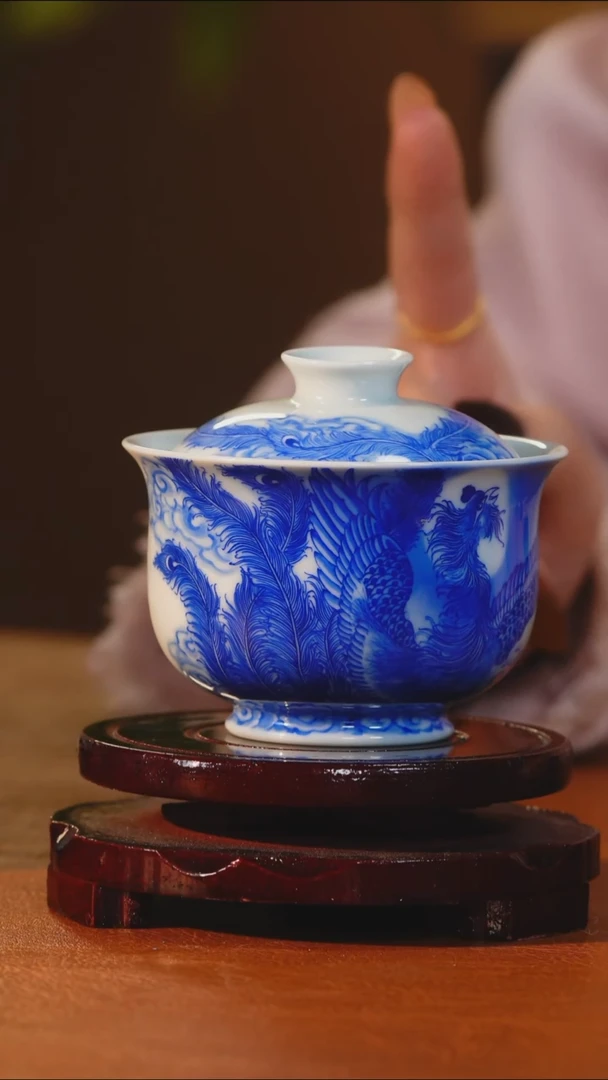 青花凤凰朝左布袋盖碗