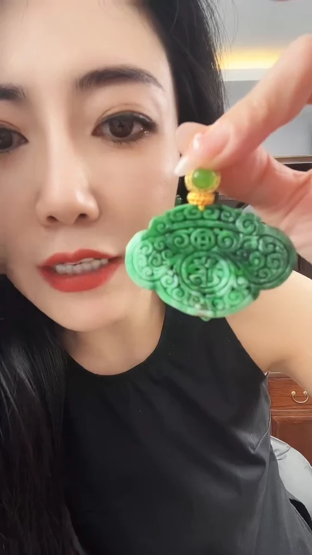 翡翠未镶嵌颈饰无事牌