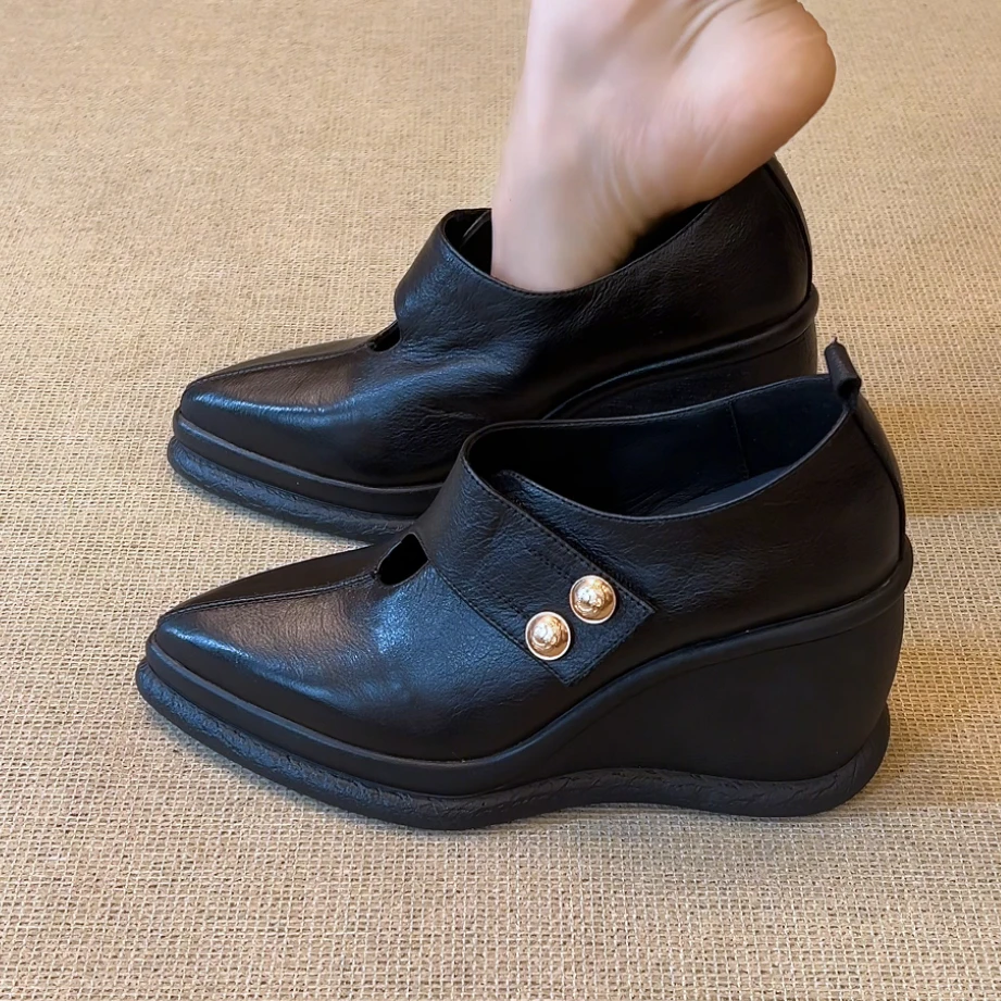 RubyL/9cm小个子通勤百搭复古铆钉魔术贴尖头深口坡跟单鞋女款