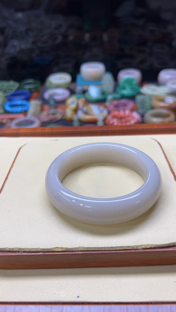 未镶嵌手镯石英质玉人**梦147