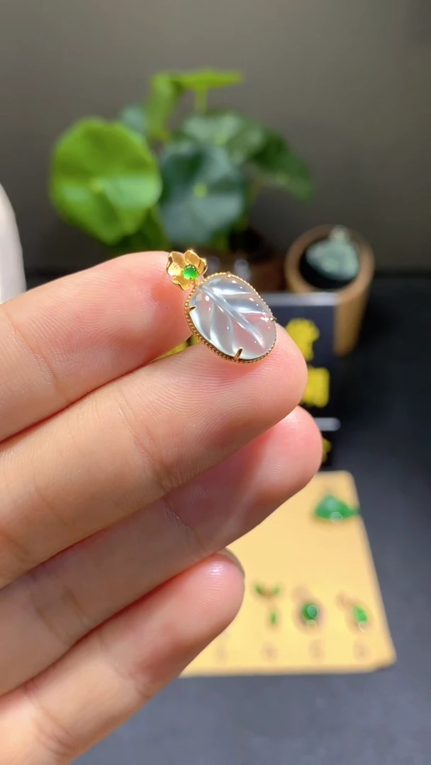 颈饰18K金镶嵌翡翠翡翠A货