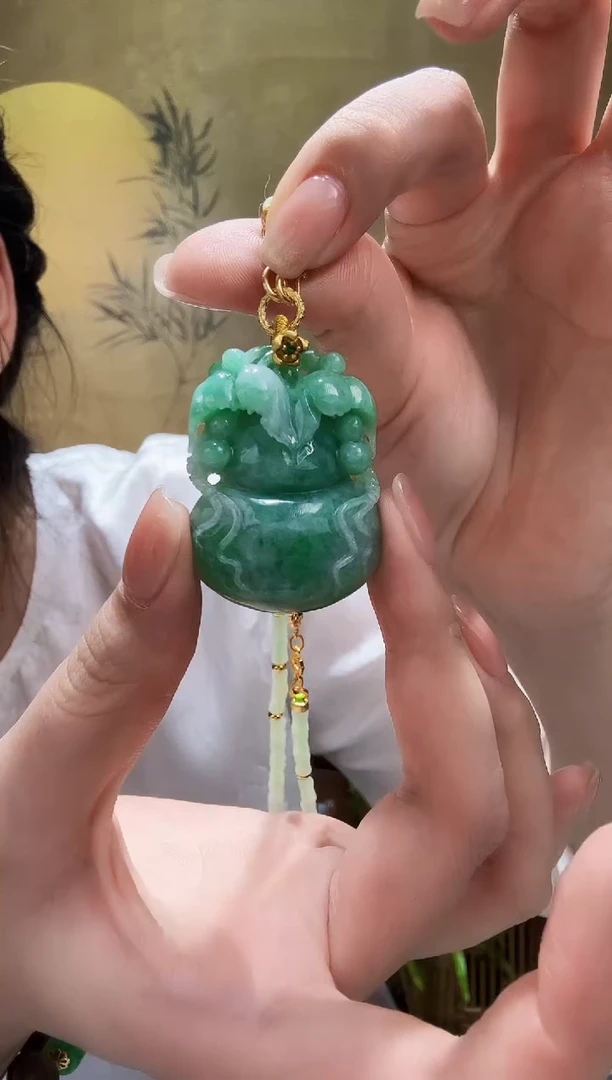 颈饰未镶嵌翡翠吊坠