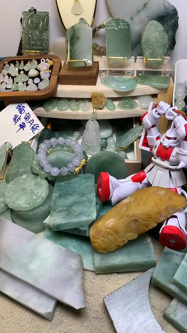 翡翠挂件未镶嵌惊*_缅甸A货翡翠，没有运费险