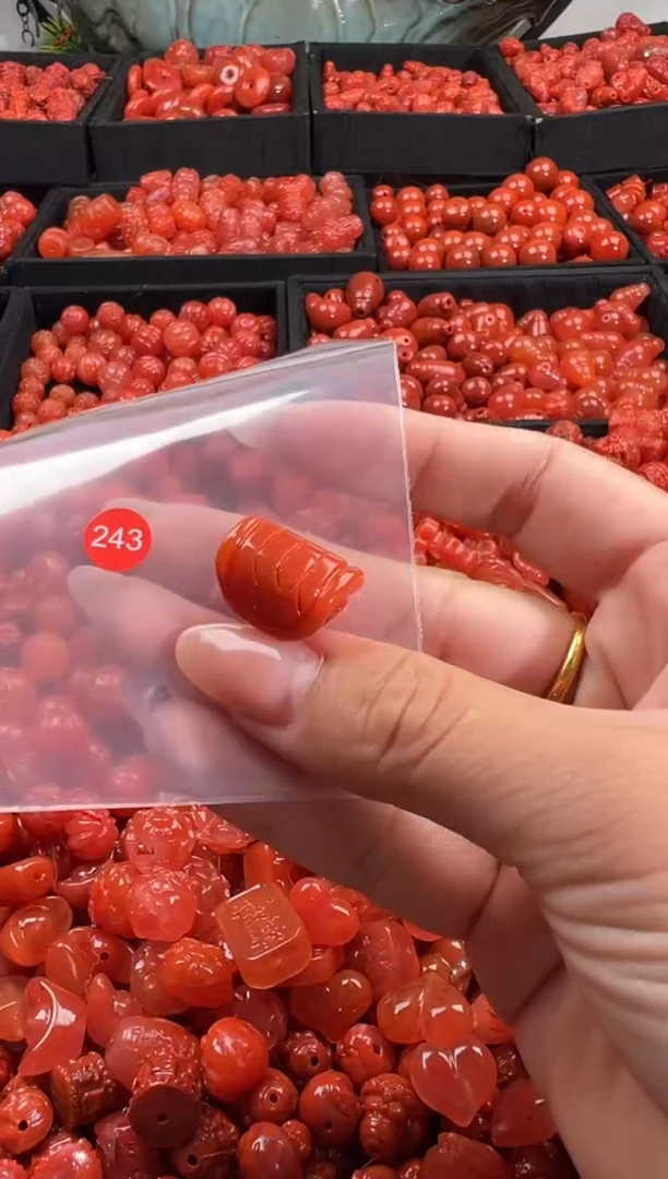 颈饰未镶嵌南红玛瑙1