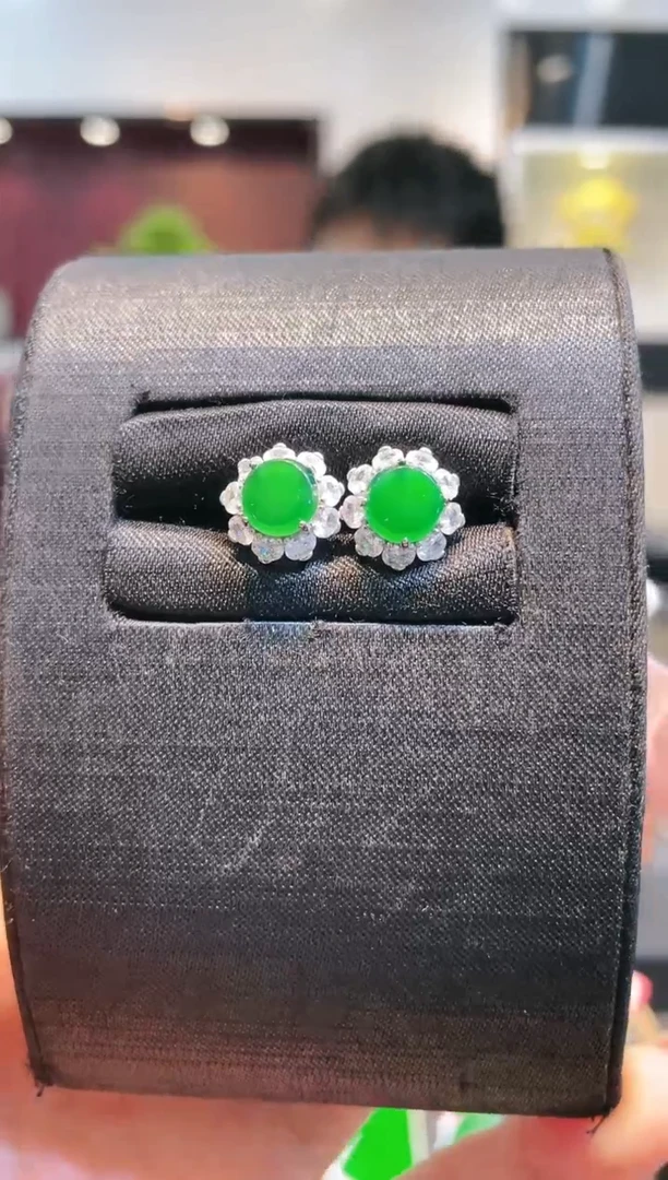 【闪购商品】翡翠颈饰银S925镶嵌A8天然A货翡翠耳饰