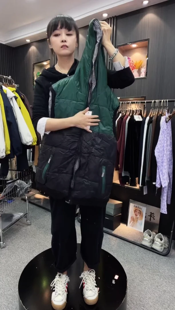 棉马甲拼色----上绿下黑