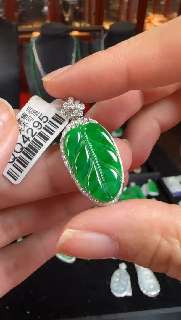 颈饰18K金镶嵌翡翠QQ4295绿叶