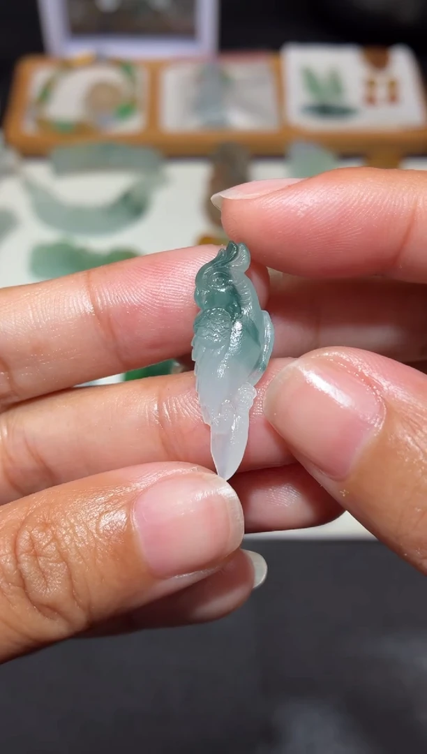 未镶嵌定制翡翠小鹦鹉
