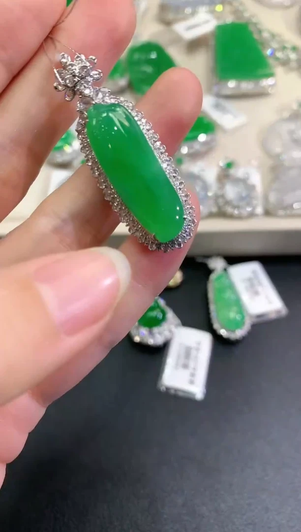 【闪购商品】翡翠颈饰18K金镶嵌C96