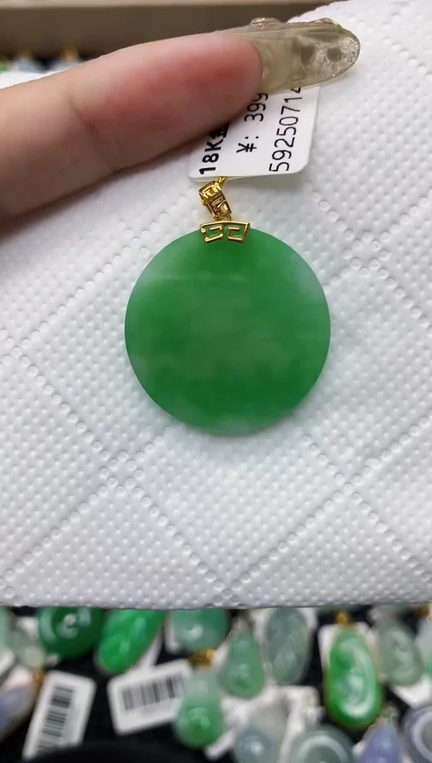 翡翠18K金镶嵌颈饰1111111111