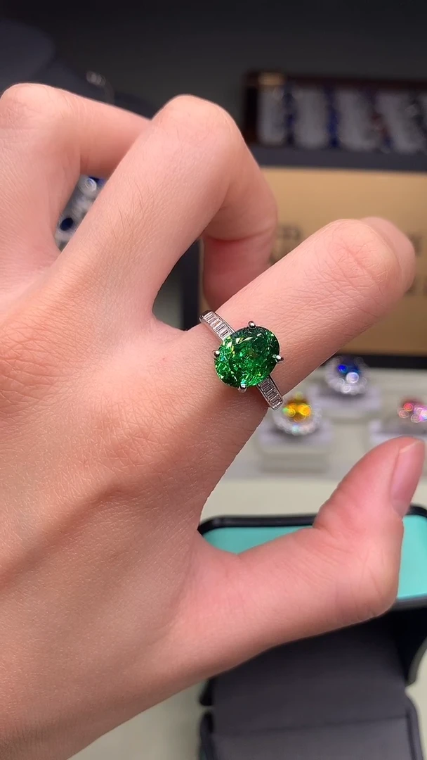 银S925镶嵌戒指石榴石（沙弗莱）.........