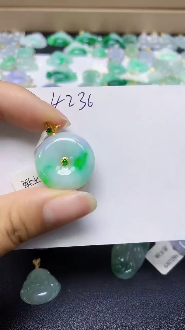 翡翠18K金镶嵌颈饰天然缅甸翡翠A货