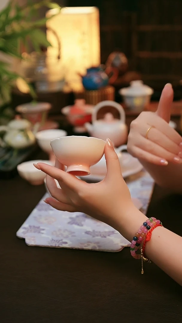陶瓷茶具桃之夭夭花口主人杯