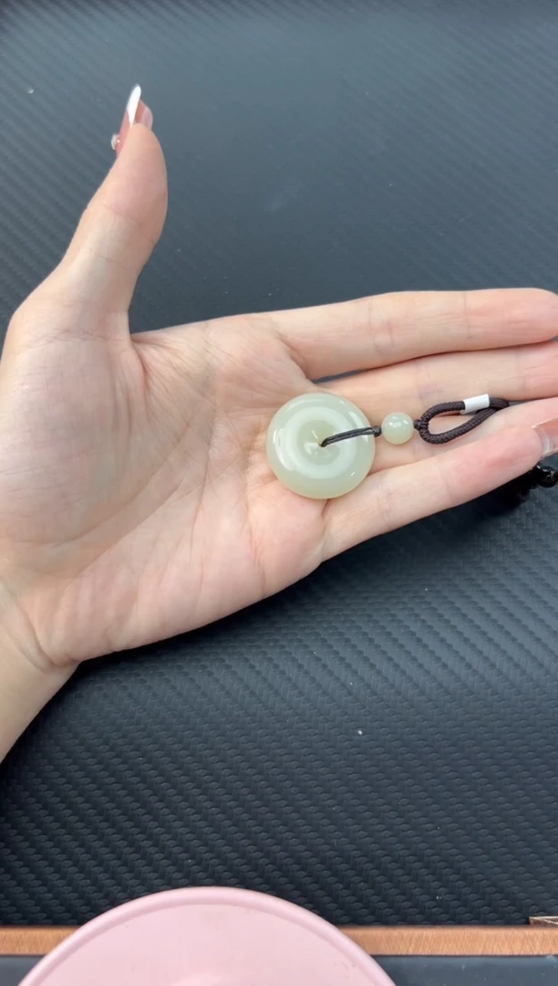 【闪购商品】和田玉吊坠(赠链)未镶嵌且末金山微色差平安扣