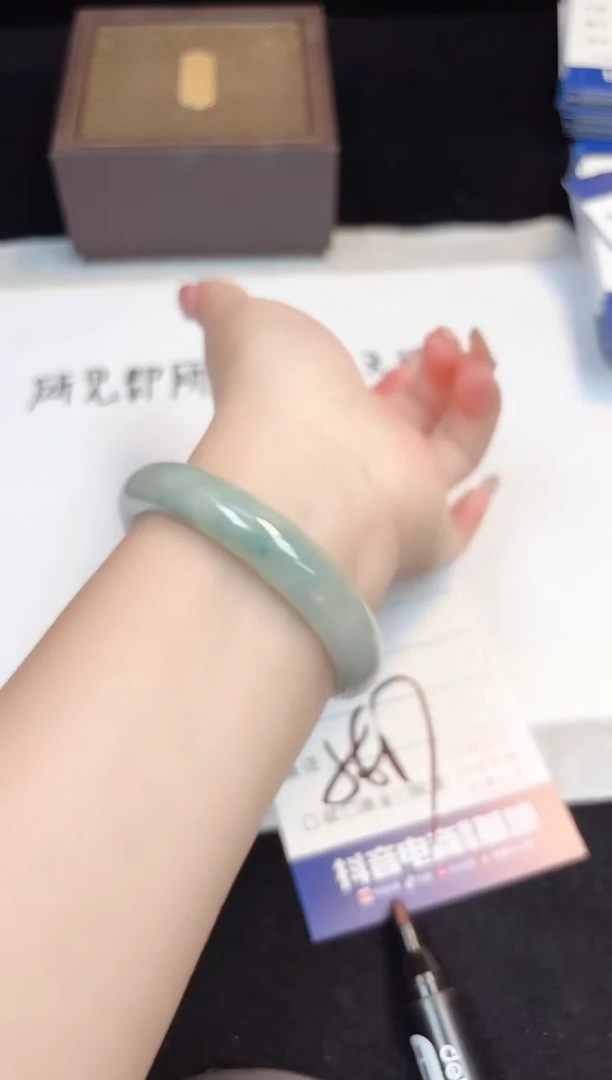 翡翠手镯未镶嵌133