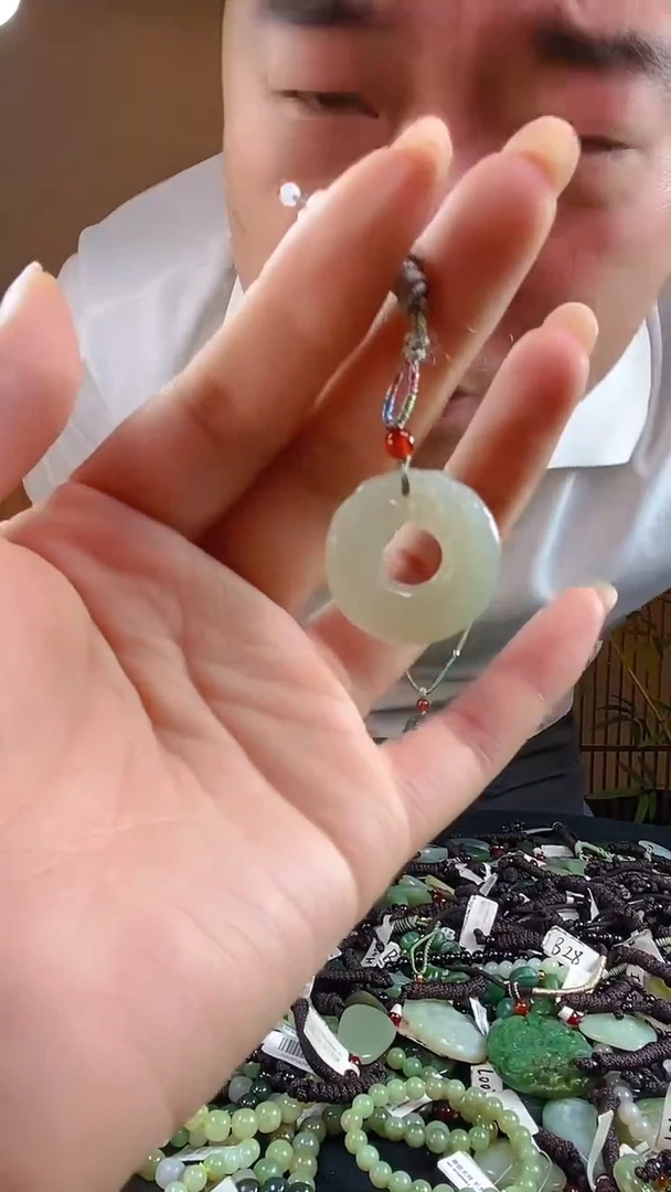 和田玉未镶嵌颈饰多样性发货，拍一发一