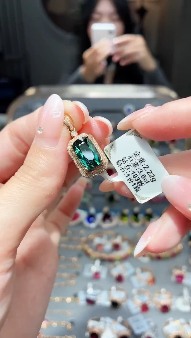 颈饰18K金镶嵌碧玺3.6ct