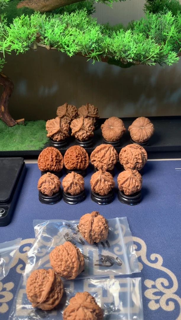 【闪购商品】文玩核桃吊坠35三角白