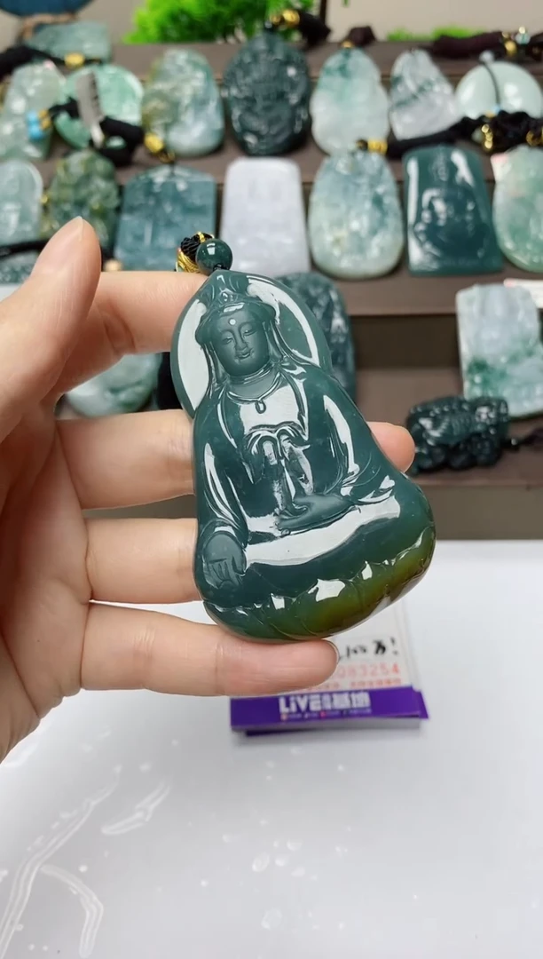 翡翠未镶嵌颈饰
