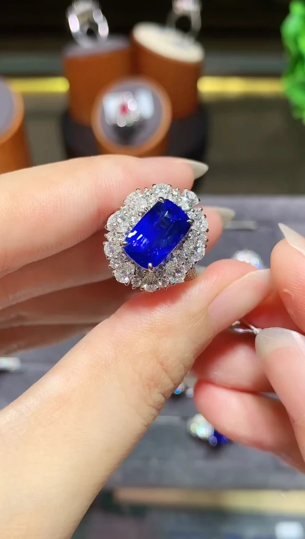 蓝宝石戒指18K金镶嵌5.3CT