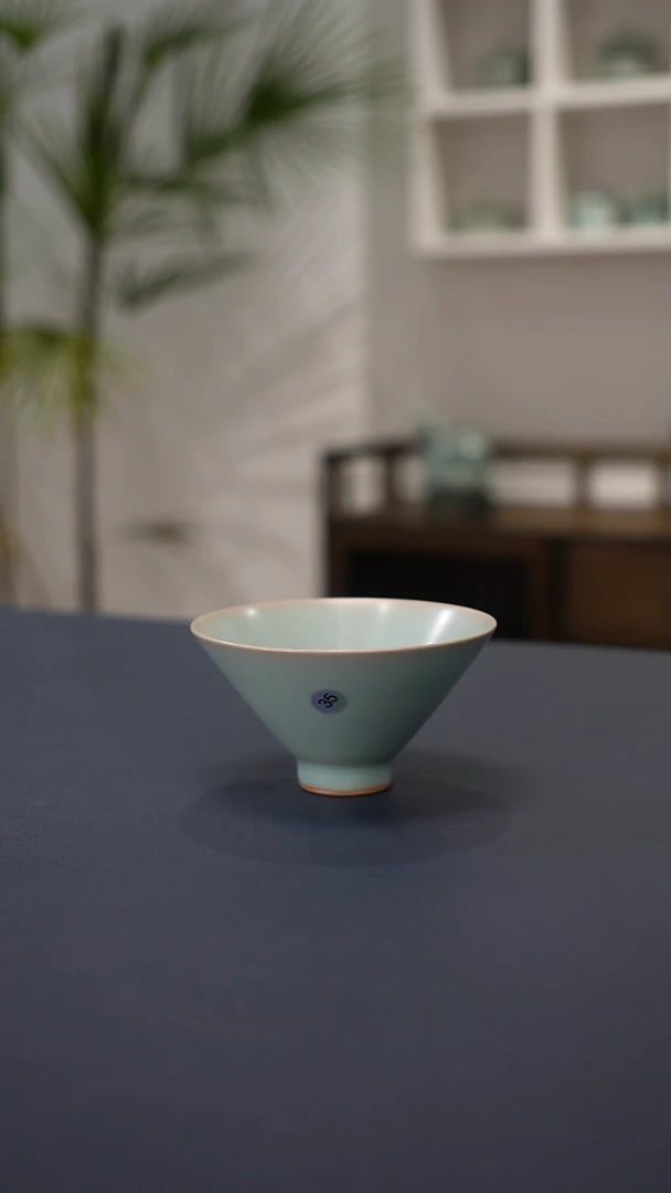 35号 扫地僧老师天青釉斗笠杯精品无纹    洁
