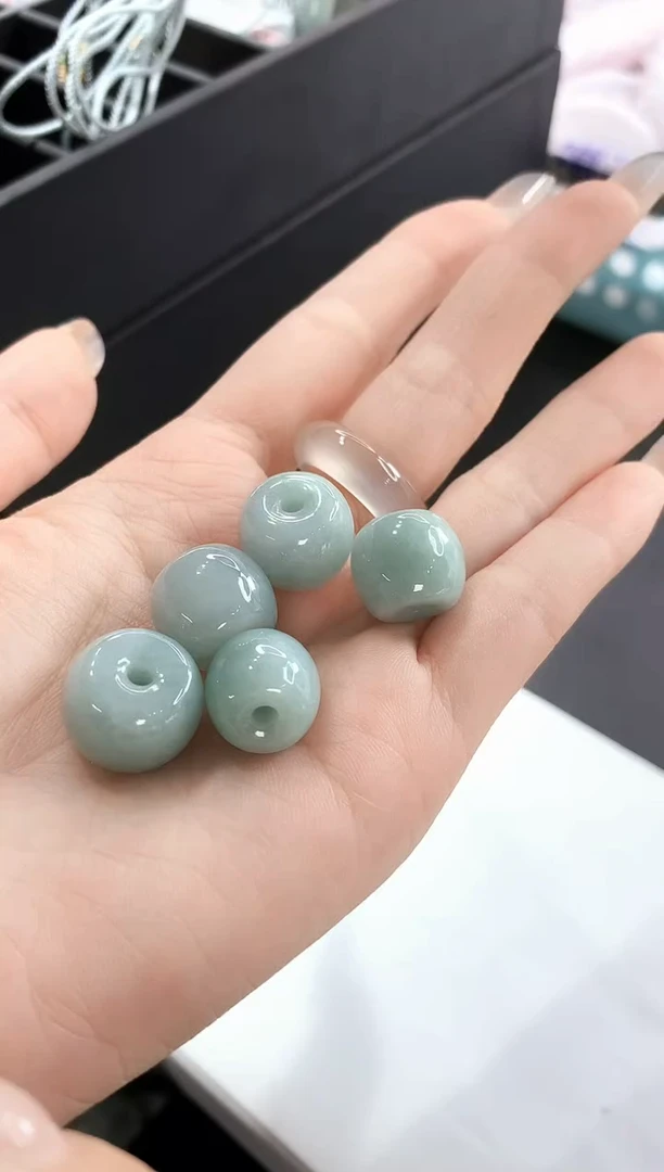 手镯玛瑙/玉髓未镶嵌天然缅甸翡翠A货果绿路路通吊坠一个
