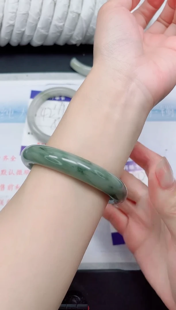 【闪购商品】石英质玉手镯未镶嵌180-64.1