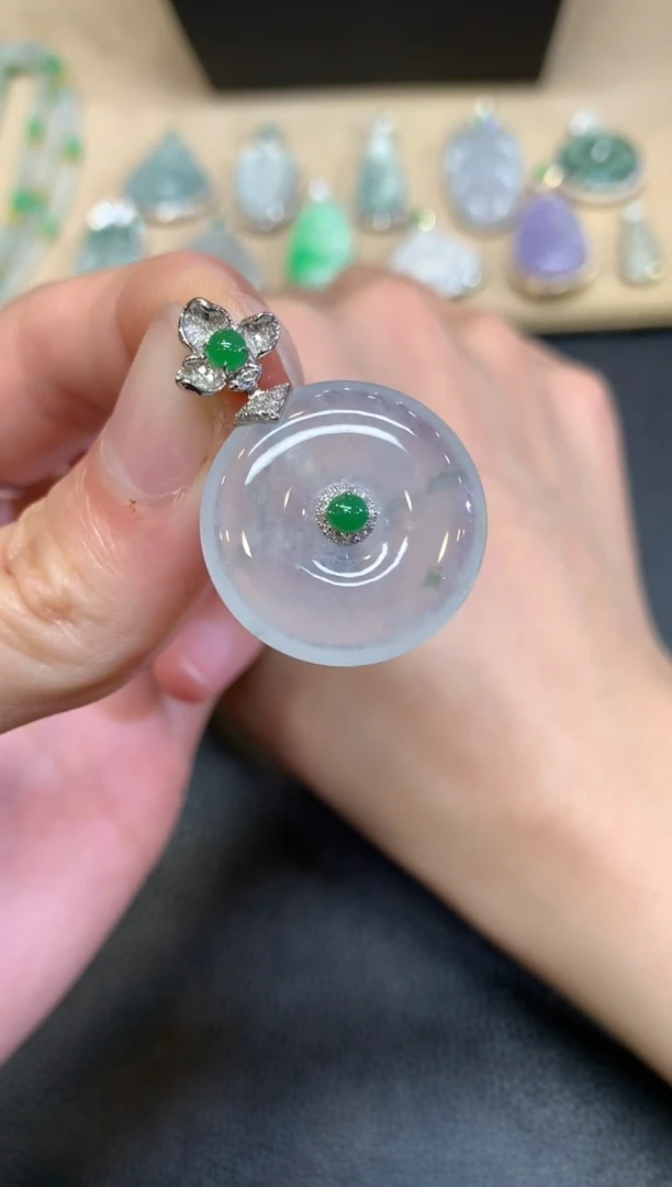 【闪购商品】翡翠颈饰18K金镶嵌平安扣【无服务费】