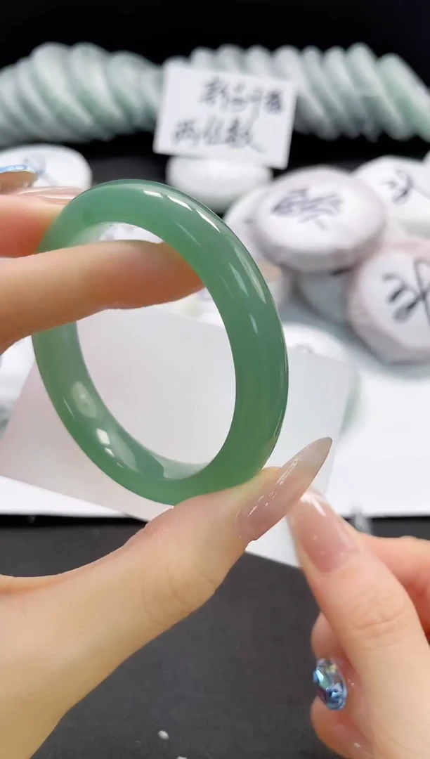 未镶嵌手镯石英质玉197-52