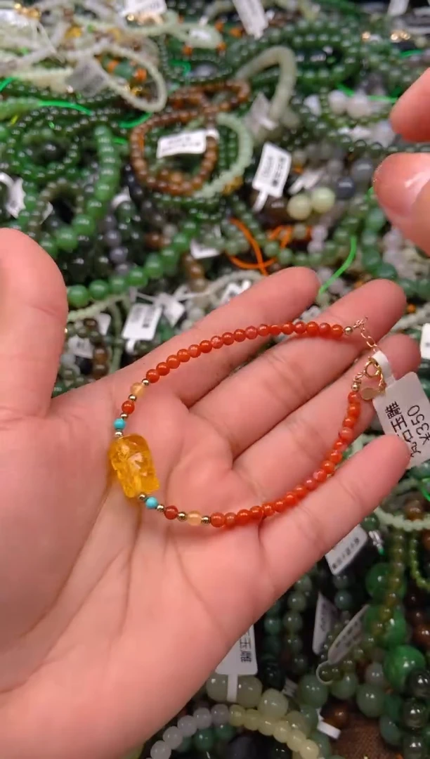 南红玛瑙未镶嵌颈饰1