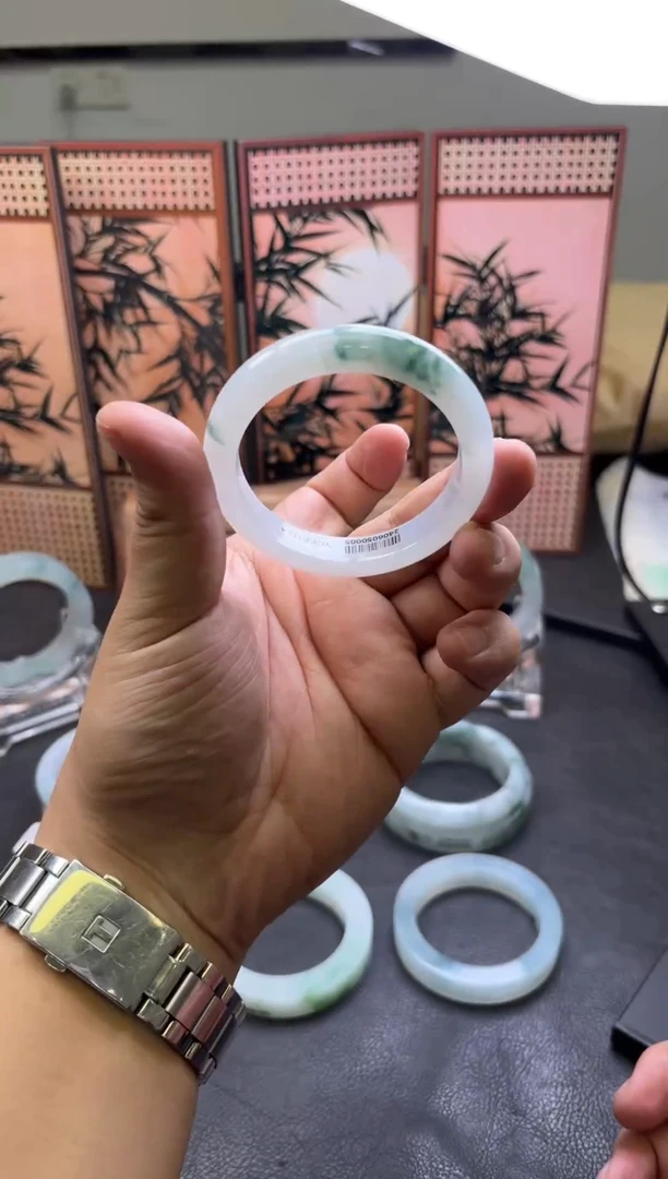 未镶嵌手镯定制翡翠安****2手镯定制