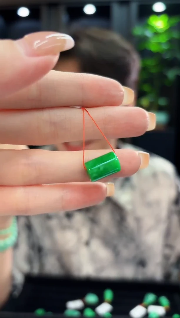 吊坠(赠链)未镶嵌翡翠 缅料A货/支持复检/一件