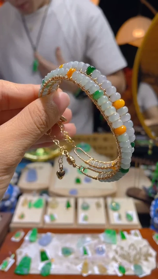 翡翠未镶嵌颈饰多样性发货 发其一