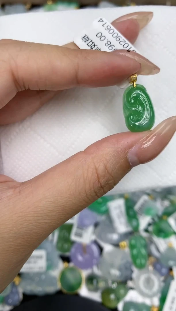 颈饰18K金镶嵌翡翠a货支持复检百元以上9元证书费自理