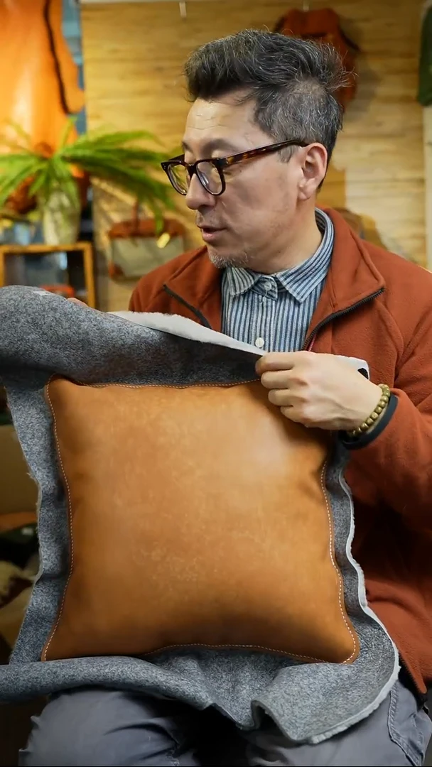 羊毛配牛皮真皮靠垫18号