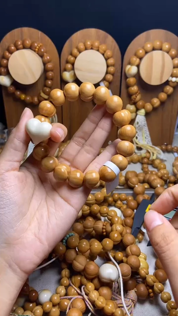 手串猴头核桃胡*粉全品纯手工奶油泡芙手串加爱心