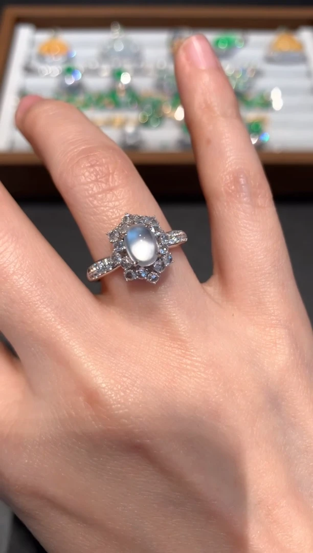 【闪购商品】翡翠戒指18K金镶嵌9800