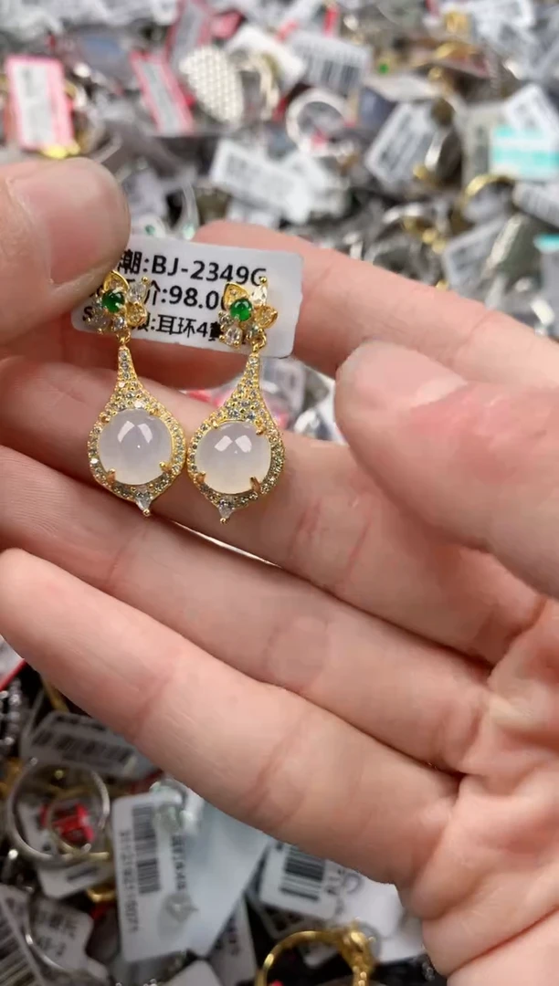 18K金镶嵌戒指翡翠666---------1
