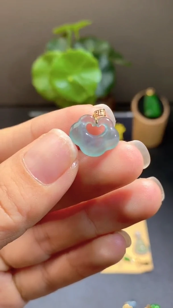 颈饰18K金镶嵌翡翠翡翠A货