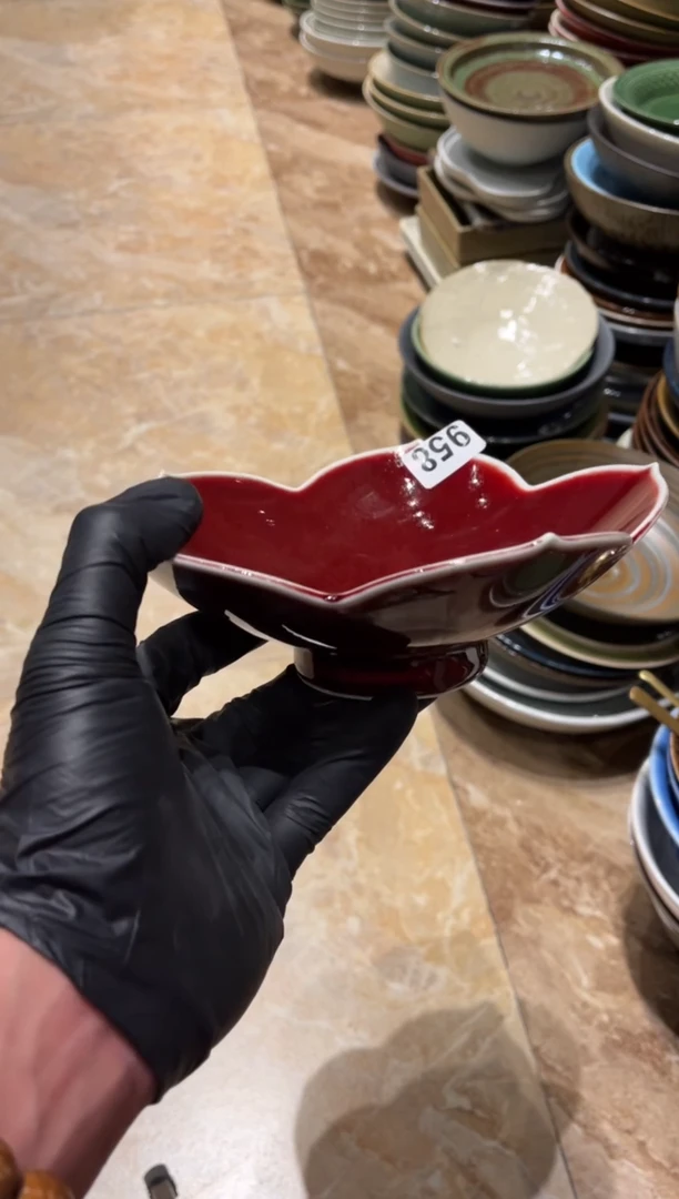 【闪购商品】瓷片958   微瑕郎红花瓣盘1个