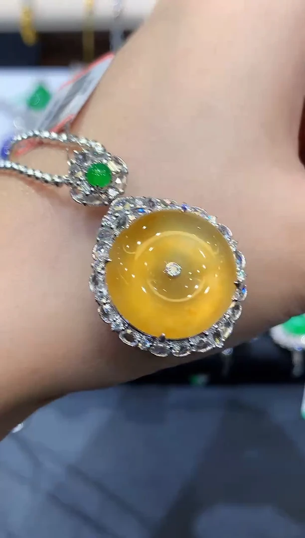 吊坠(不含链)18K金镶嵌翡翠天**天多样性发其一