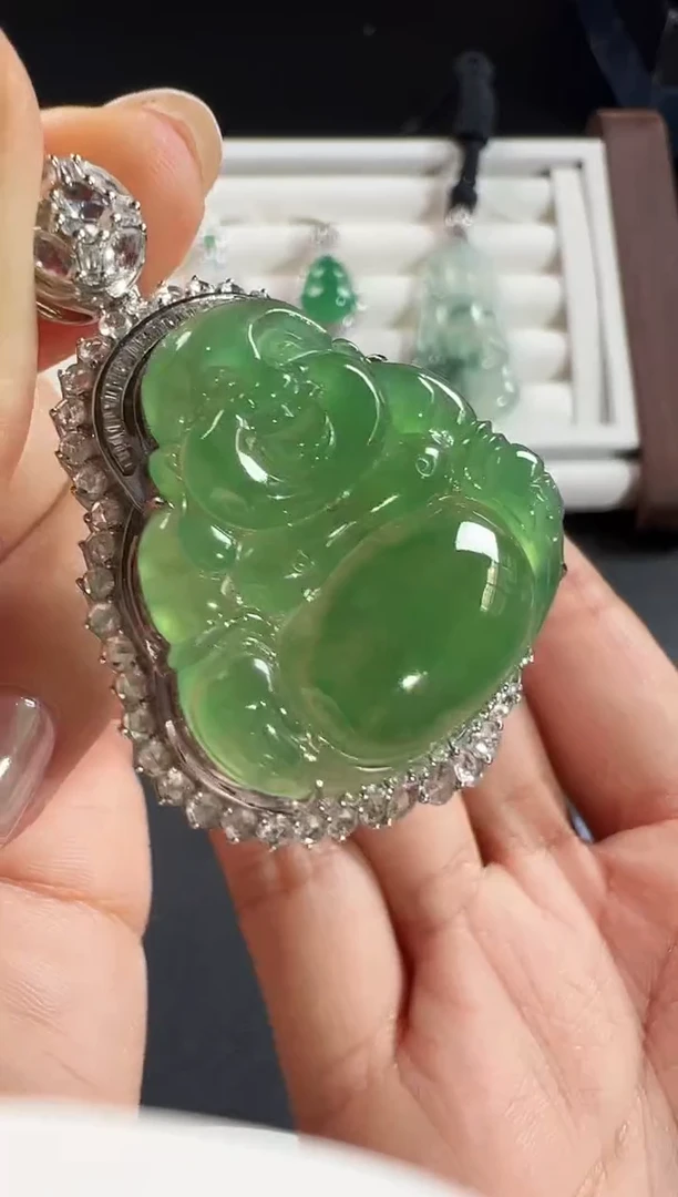 颈饰18K金镶嵌翡翠KAC1224-004