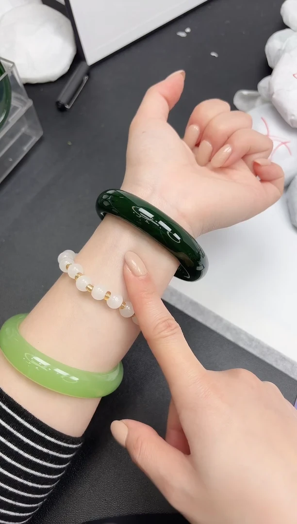 未镶嵌手镯石英质玉72/6162