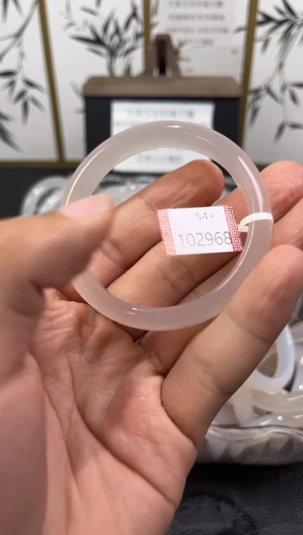 玛瑙/玉髓手镯未镶嵌小****?102968