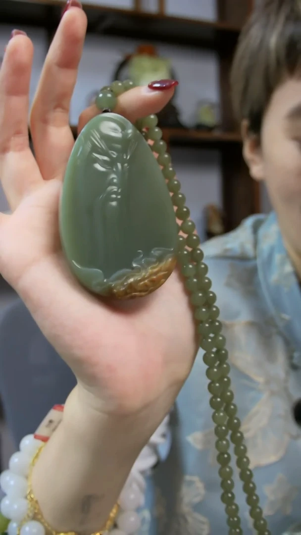 颈饰未镶嵌岫岩河磨玉（透闪石质玉）关公