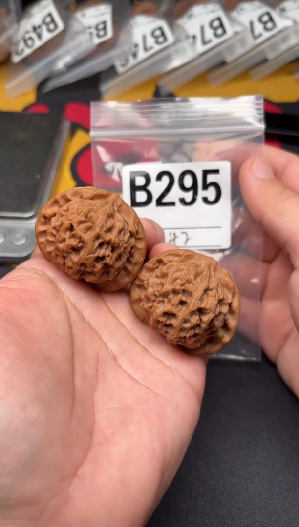 吊坠文玩核桃宫灯小尖微磕42-B295
