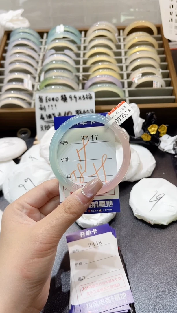 手镯玛瑙/玉髓未镶嵌知***否3447
